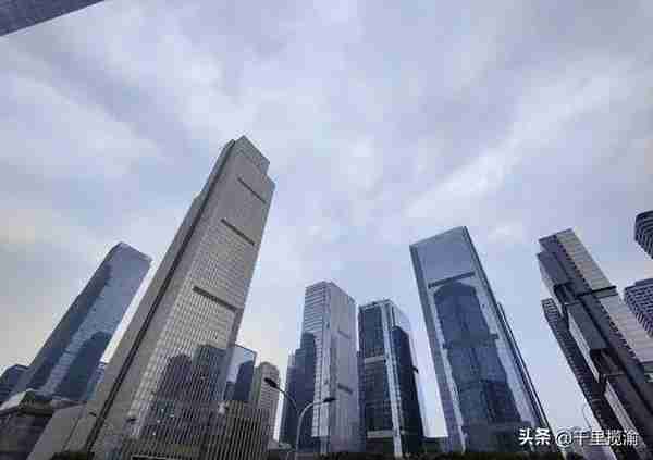 重庆人民币跨境结算中西部第一！中国西部金融中心为何越发强大？